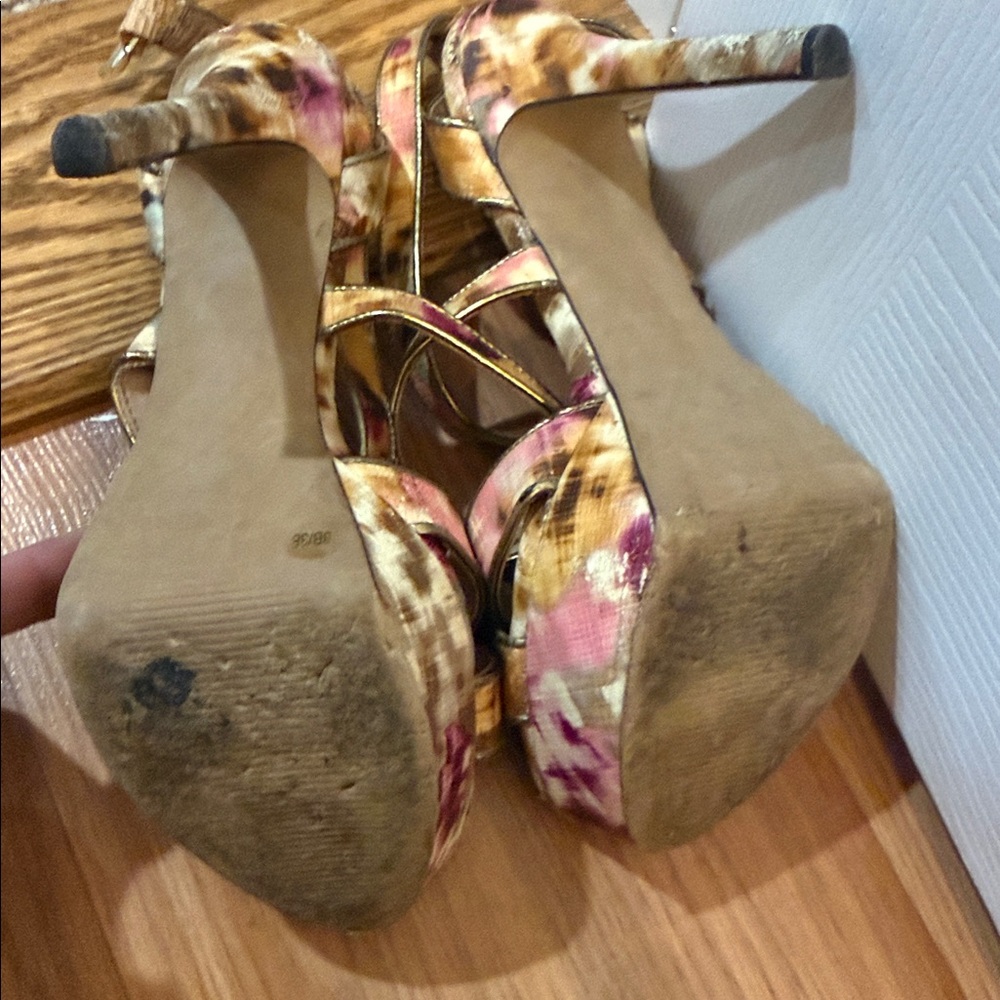 Jessica Simpson Heels - Picture 4 of 4